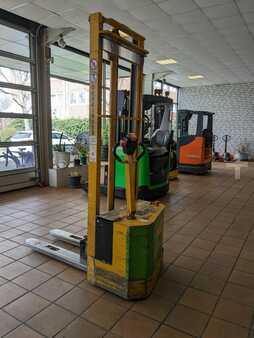 Hochhubwagen 2001  Genkinger EGV10/42 (1)