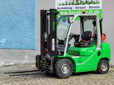 Chariots élévateurs GPL 2023  Cesab M325H-GV (1)