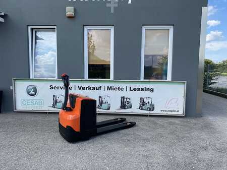 Nízkozdvižný vozík 2011 BT LWE200 (2)