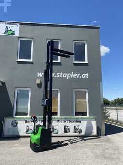 Ruční vysokozdvižný vozík 2022 Cesab S212 (3)