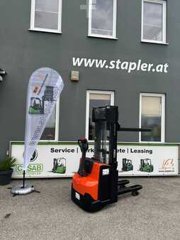 Ruční vysokozdvižný vozík 2012 BT SWE120L (3)