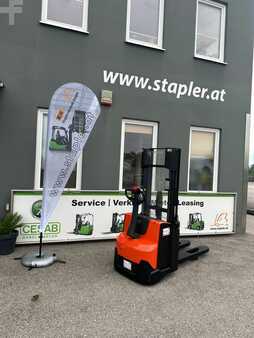 Ruční vysokozdvižný vozík 2012 BT SWE120L (1)