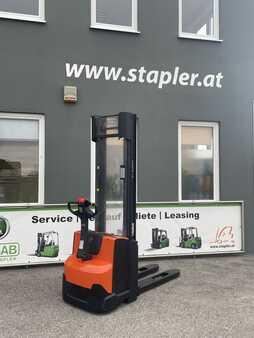 Pallet Stackers 2015  BT SWE120 (1) 