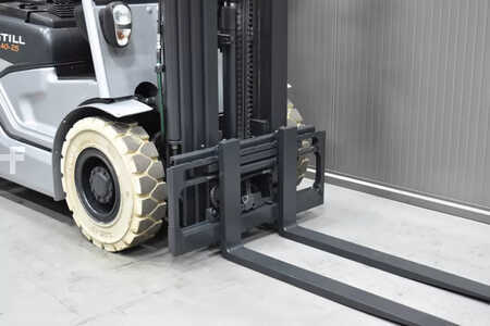 LPG Forklifts 2013  Still RC 40-25T (5)