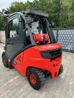 Empilhador a gás 2017  Linde H 25T -392 (12)