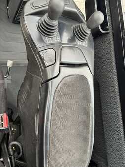 Empilhador a gás 2017  Linde H 25T -392 (6)