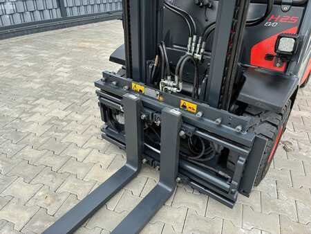 Empilhador a gás 2017  Linde H 25T -392 (9)