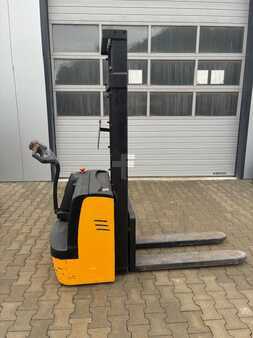 Stacker pedestre 2016  Hyundai 12ES (1)