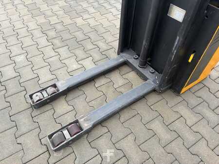 Stacker pedestre 2016  Hyundai 12ES (3)