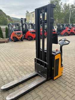 Stacker pedestre 2016  Hyundai 12ES (4)