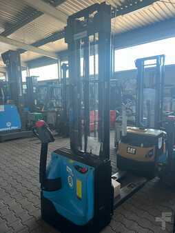 Pallet Stackers 2014  HanseLifter EDH1242MG (1)