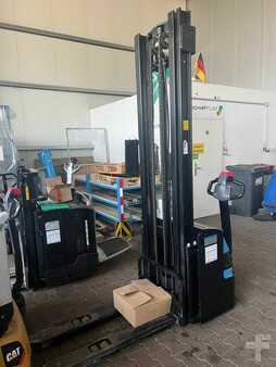 Pallet Stackers 2014  HanseLifter EDH1242MG (2)