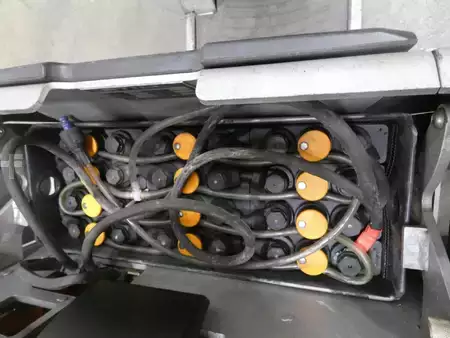 Tractor de arrastre 2016  Still LTX20 (4)