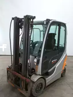 Eléctrica de 4 ruedas 2011  Still RX60-30 (1)