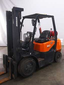 Gázüzemű targoncák 2013  Doosan C30G (1)