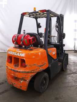 Gázüzemű targoncák 2013  Doosan C30G (2)