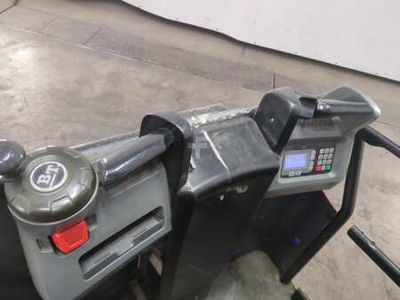 Vertical order pickers 2015  BT OME100E (3)