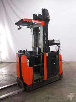 Vertical order pickers 2015  BT OME100E (1)