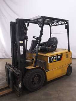 Chariot 4 roues électrique 2009  CAT Lift Trucks EP30K-PAC (1)