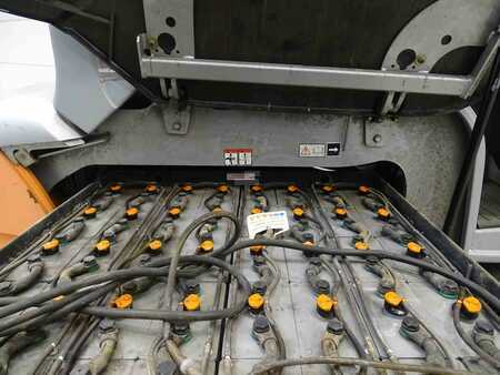 Carrelli elettrici 4 ruote 2007  Still RX60-40 (4)