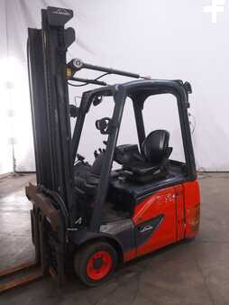 3-wiel elektrische heftrucks 2018  Linde E16C-02 (1)