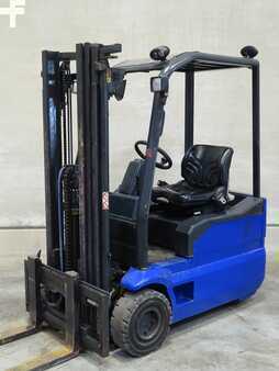 Carrelli elettrici 3 ruote 2006  OM XE15 (1)