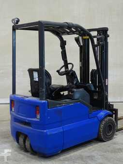 Carrelli elettrici 3 ruote 2006  OM XE15 (2)
