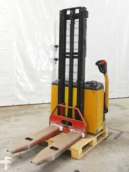 Pallet Stackers 1999  Hyster S1.2E (2)