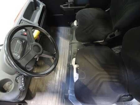 Tahač 2011  Linde P250 (3)