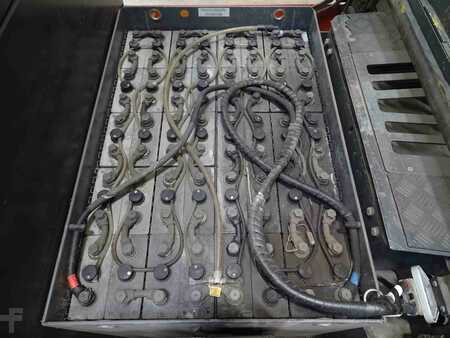 Tahač 2011  Linde P250 (4)