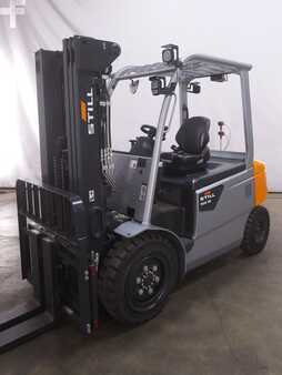 Chariots électriques à 4 roues 2023  Still RCE35 (1)