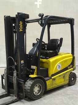 Carrelli elettrici 4 ruote 2014  Yale ERP25VL (1)