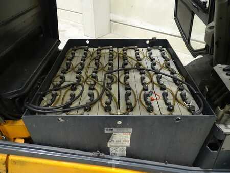 Carrelli elettrici 4 ruote 2004  Still R60-45 (4)