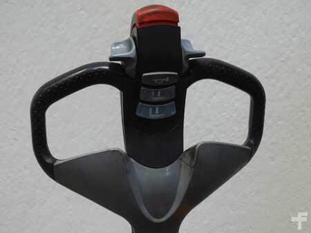 Hochhubwagen 2017  Still EXV12 (3)