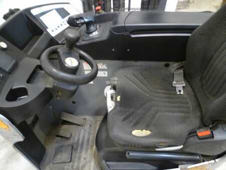 Reach Trucks 2018  Still FM-X25 (3)