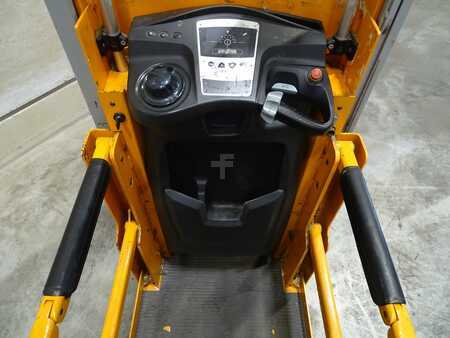 Recogepedido vertical 2017  Still EK-X10 (3)