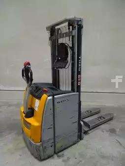 Stacker pedestre 2018  Still EXV16 (2)
