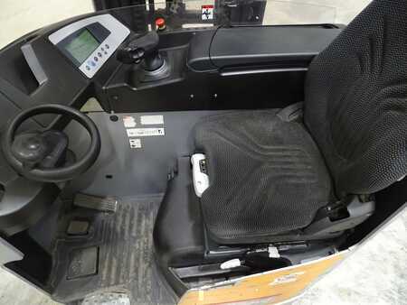 Reach Truck 2017  Still FM-X14 (3)