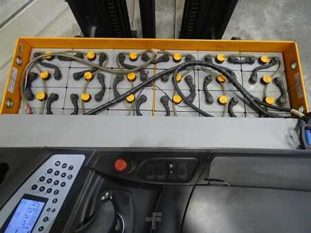 Reach Truck 2018  Still FM-X14 (4)