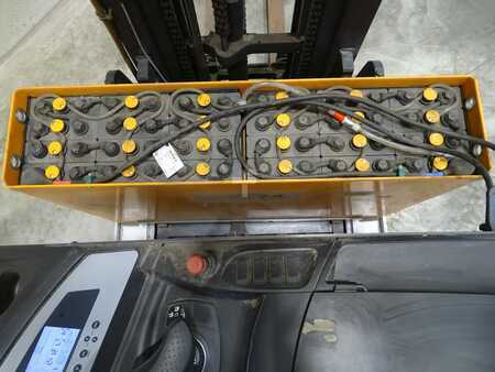 Reach Truck 2017  Still FM-X14 (4)