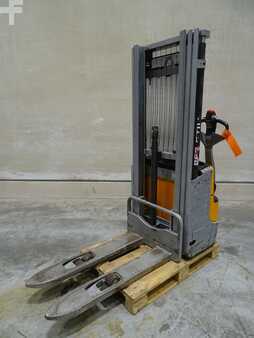 Stacker pedestre 2020  Still EXV12 (1)