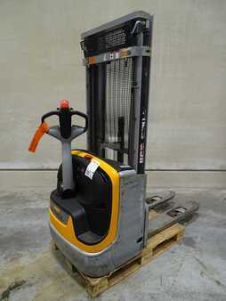 Stacker pedestre 2020  Still EXV12 (2)