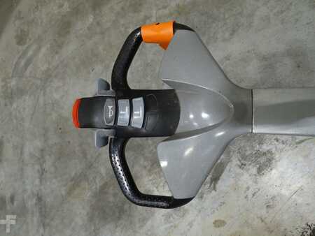 Stacker pedestre 2020  Still EXV12 (3)