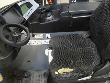 Reach Truck 2019  Still FM-X14 (3)