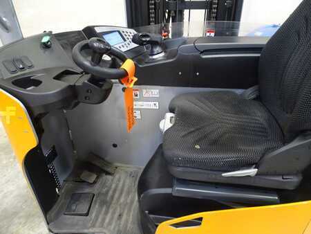 Reach Truck 2018  Still FM-X17 (3)