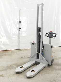 Stoccatori 2022  Still ECV10IC (1)