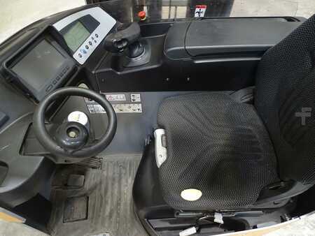 Reach Truck 2019  Still FM-X14 (3)
