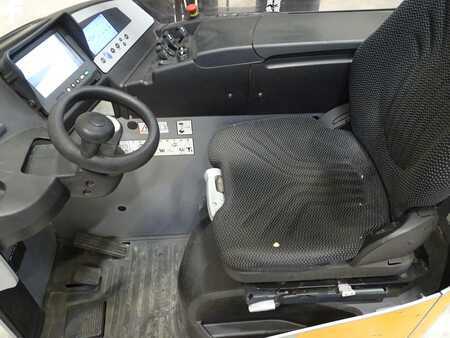 Reach Truck 2019  Still FM-X14 (3)