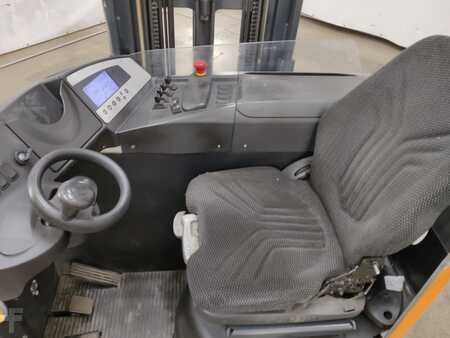 Reach Truck 2013  Still FM-X14 (3)