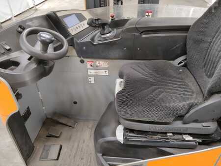 Reach Truck 2017  Still FM-X17 (3)